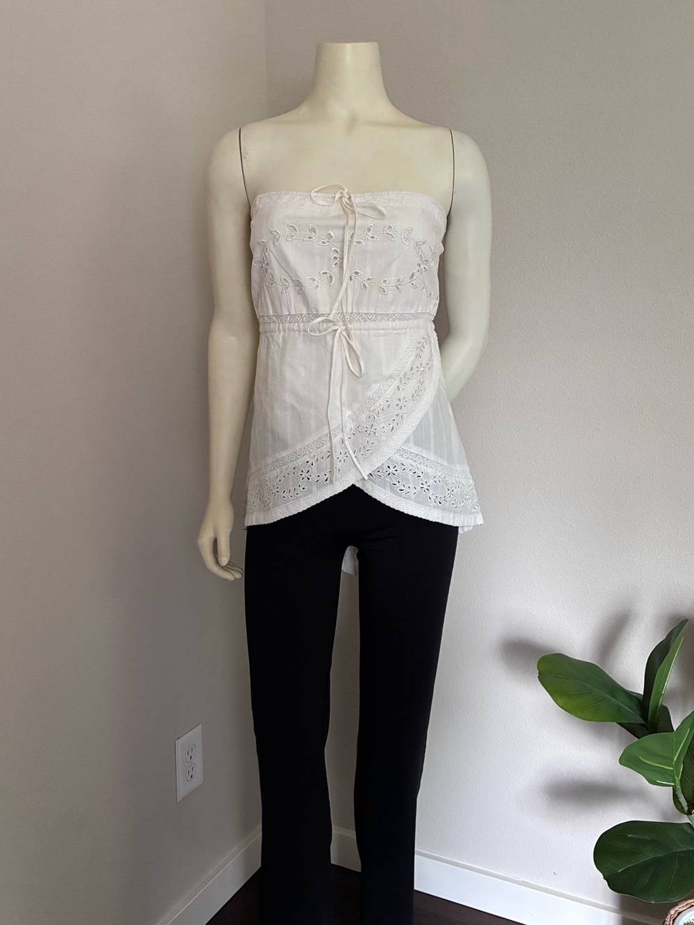 Vintage Moda International Eyelet Top